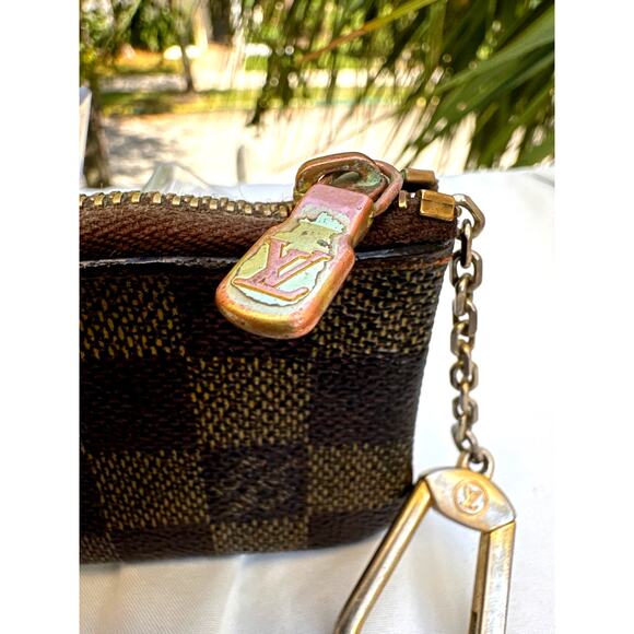 Louis Vuitton Damier Ebene Key Pouch (Cles) with Gold-Tone Chain - Picture 4 of 6